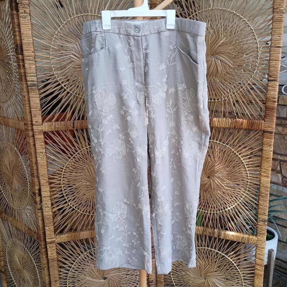 Tahari Floral Embroidered Pants_16 - Picture 2 of 8